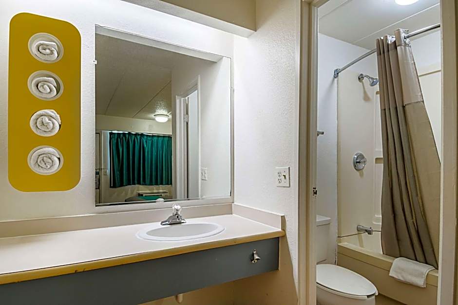 Motel 6-Knoxville, TN - North