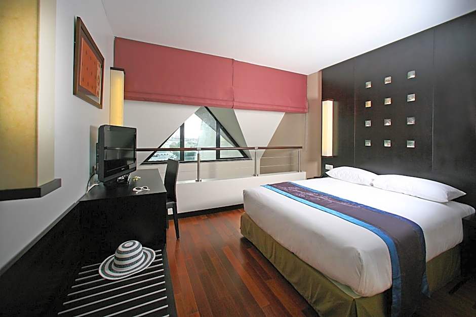 Photo 1 of 4 of Executive Suite