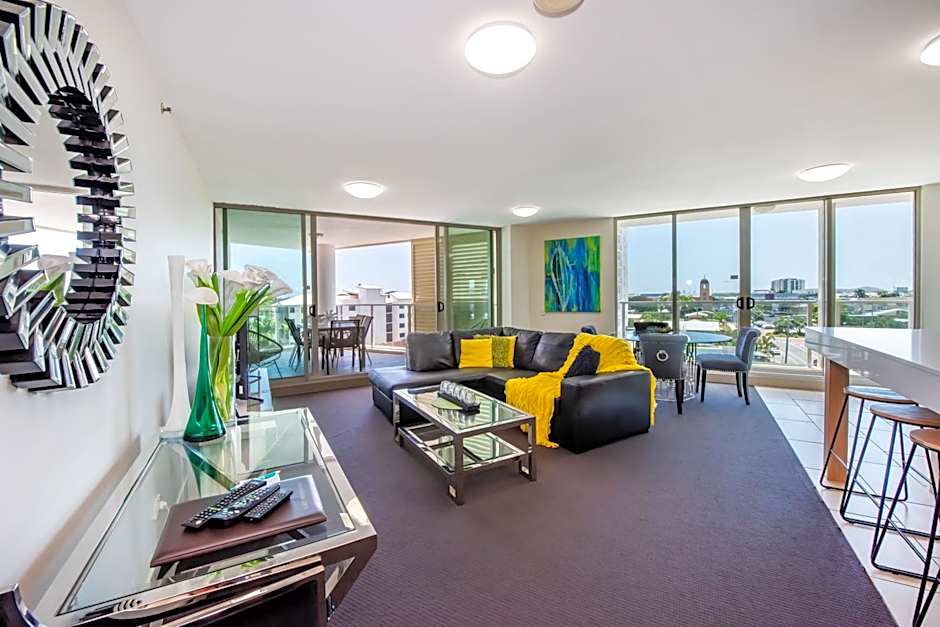 Lanai Apartments