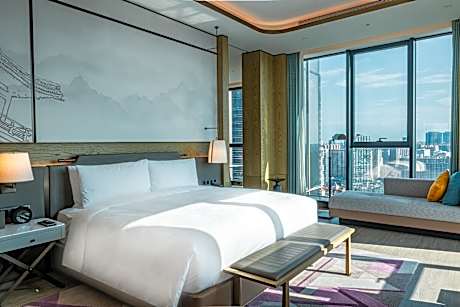 Executive Suite, Club lounge access, Suite, 1 King, City view