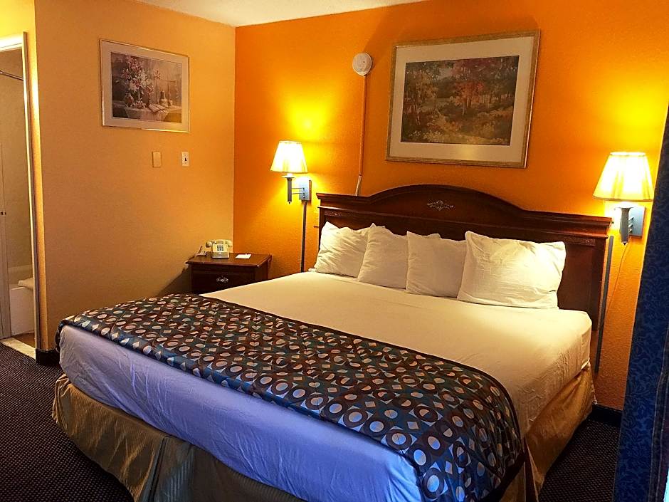 Photo 1 of 6 of 1 King Bed Suite, Jetted Tub, Nonsmoking