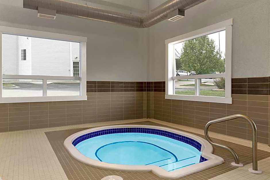 Days Inn & Suites by Wyndham Warman