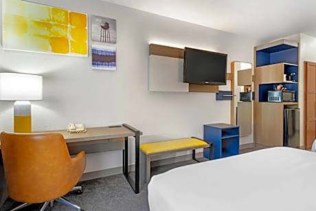 Queen Room with Two Queen Beds - Non-Smoking