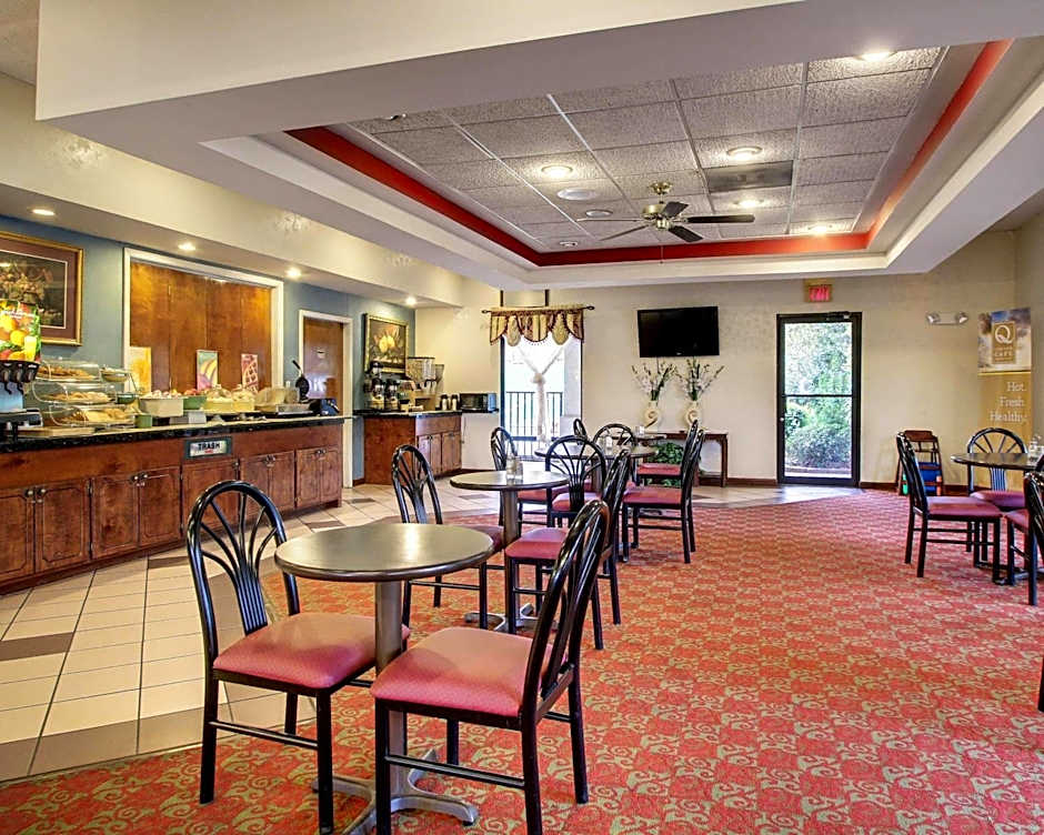 Quality Inn & Suites Clinton - Jackson West