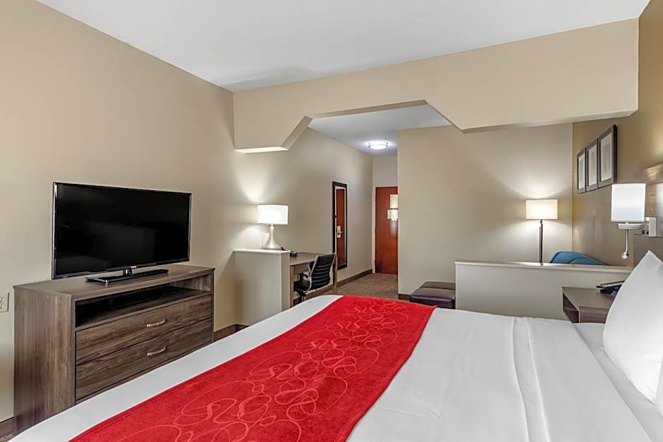 Comfort Suites near Robins Air Force Base