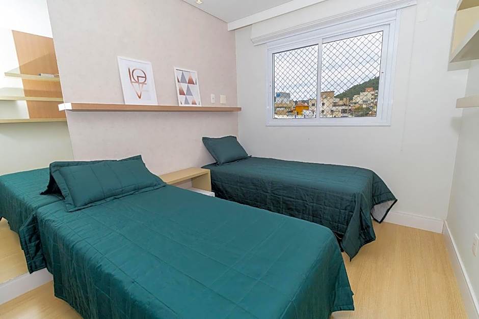 Boulevard 221D - Excelente apartamento em condomínio de luxo no centro de Bombinhas - Piscina - Jacuzzi - Academia - Portaria 24h - (Consultar serviços de roupa de cama e banho)