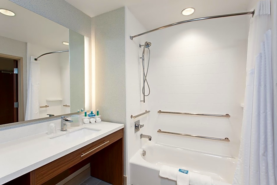 Holiday Inn Express & Suites Houston S-Medical Ctr Area, an IHG Hotel By IHG