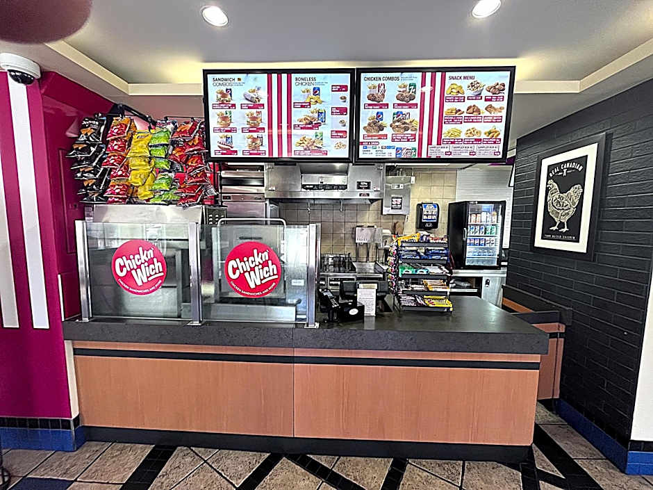 Howard Johnson Hotel by Wyndham by the Falls Niagara Falls