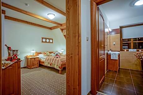 Deluxe Double Room (2 Adults + 1 Child)