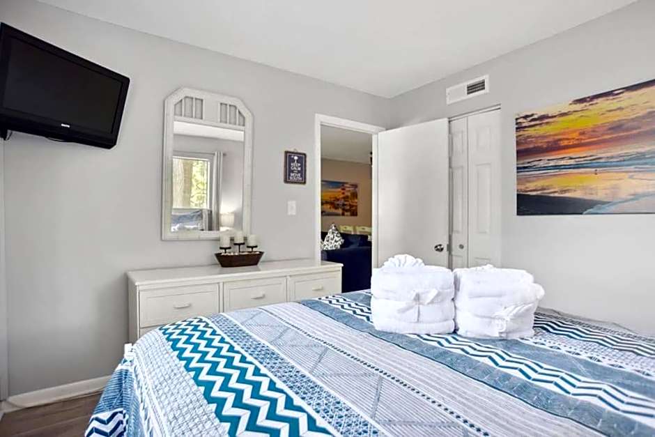 5 stars Peaceful Condo - 7 min walk to the beach