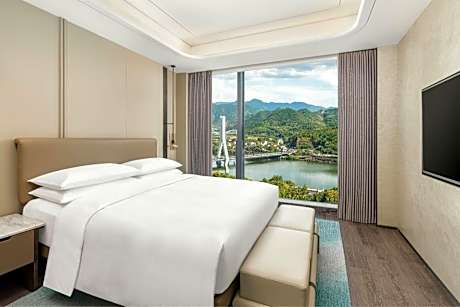 Deluxe One-Bedroom Suite