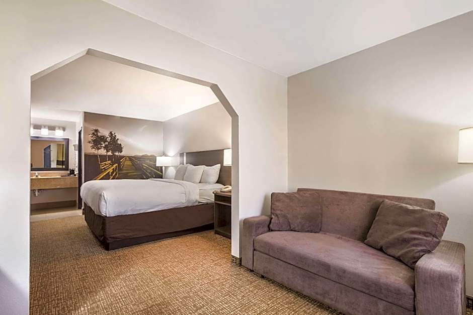 Clarion Pointe Forsyth I-75