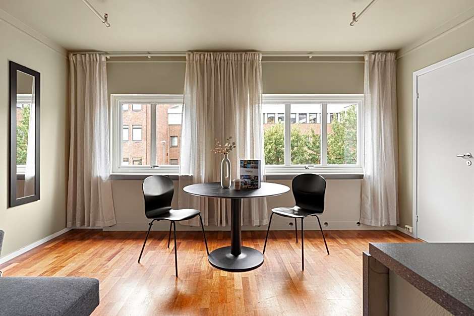 Enter Amalie Apartment Hotel