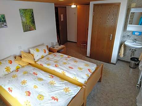 Twin Room with Shower