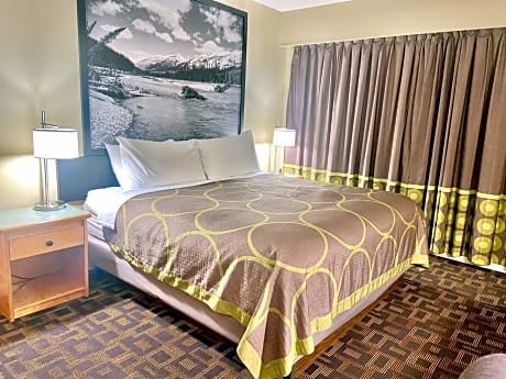 Deluxe King Room - Non-Smoking