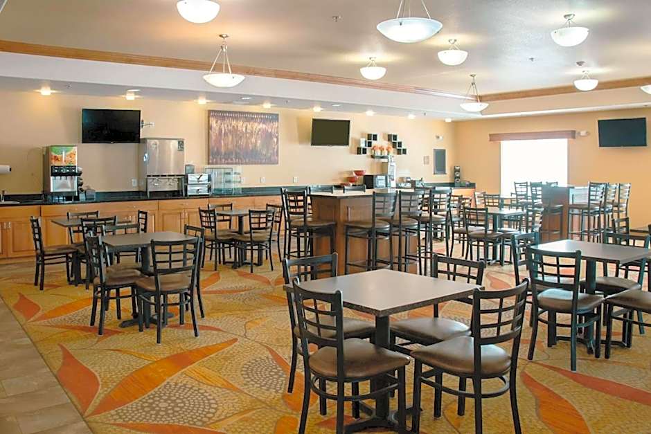 Comfort Inn & Suites Grand Forks near Alerus Center