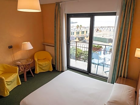 Double Room with Balcony and Sea View