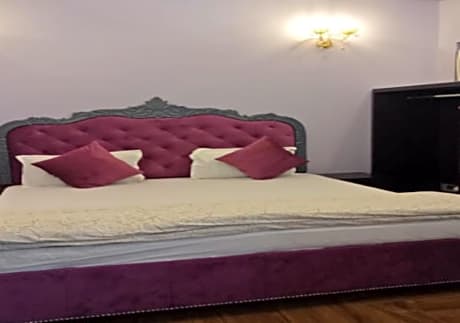 Suite Triple Sharing