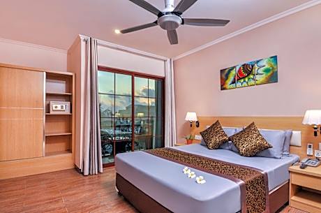 Deluxe Double Room with Island View