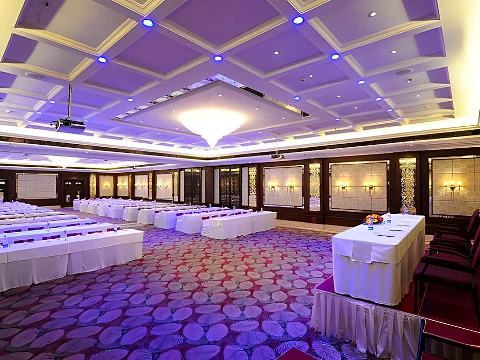 Mayfair Convention Hotel