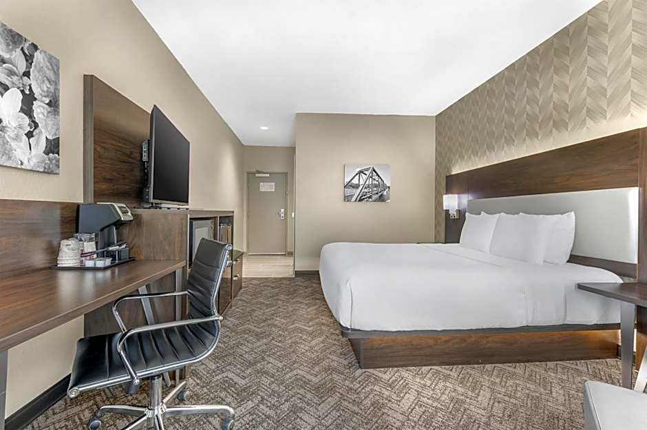 Best Western Plus Parkside Inn & Suites