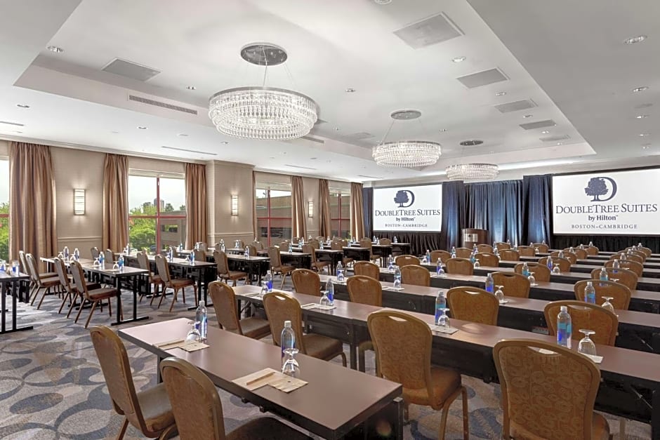 DoubleTree Suites by Hilton Hotel Boston - Cambridge