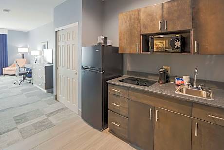 2 Queen Beds, Non-Smoking, Kitchenette, Microwave And Refrigerator, Pillowtop Bed, High Speed Intern