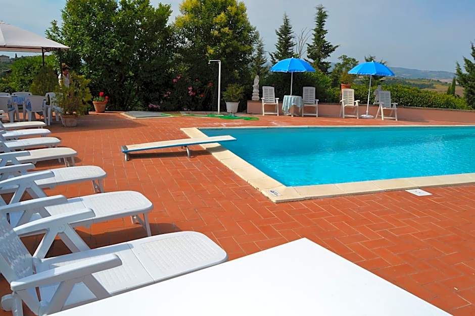Appartamento con piscina e tennis