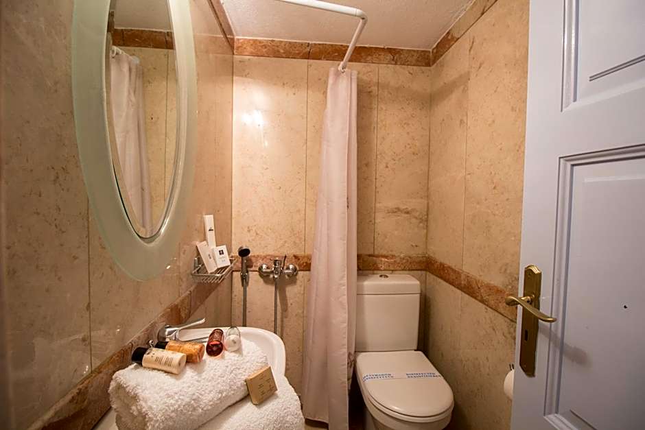 Lithies Traditional Homes