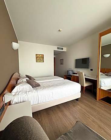 Twin Room with Lake View