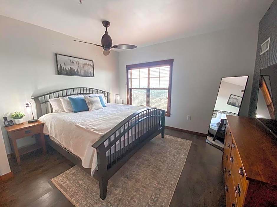 Remodeled Ski In-Out - 305 Soaring Eagle - Luxury!