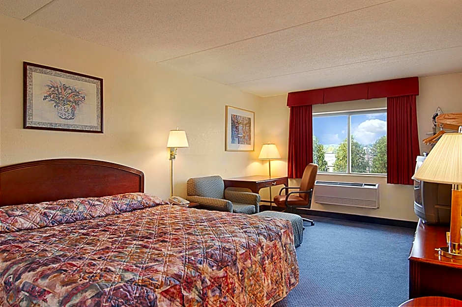 Photo 1 of 4 of 1 Queen Bed, Mobility Accessible