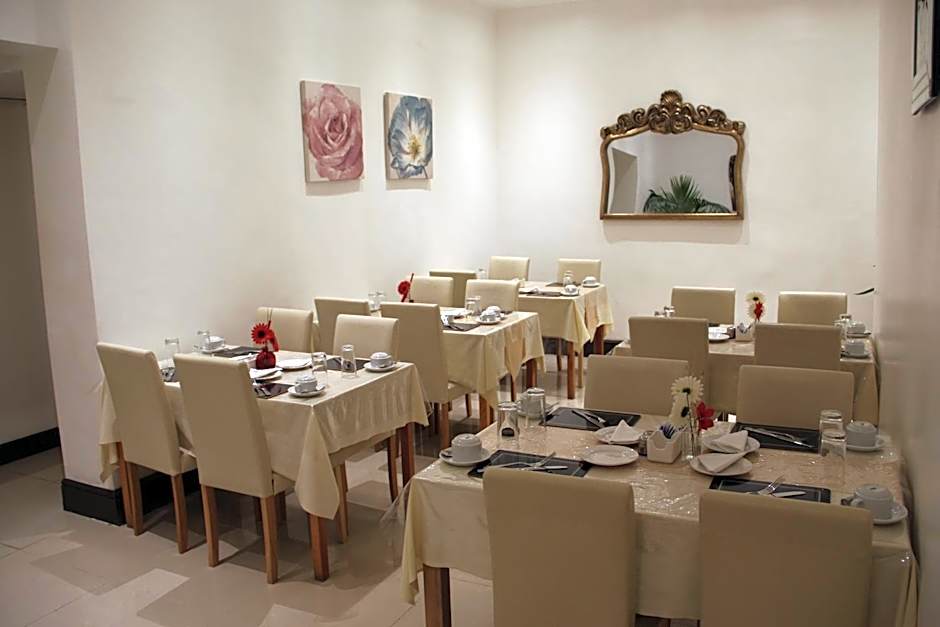 OYO Firs Lodge London Heathrow