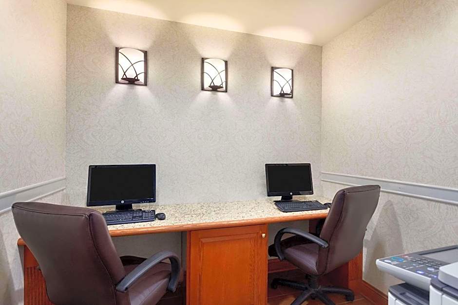 Country Inn & Suites by Radisson, Buffalo South I-90, NY