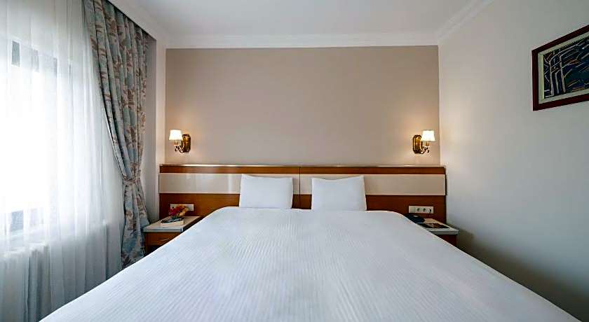 Iris Hotel & Spa