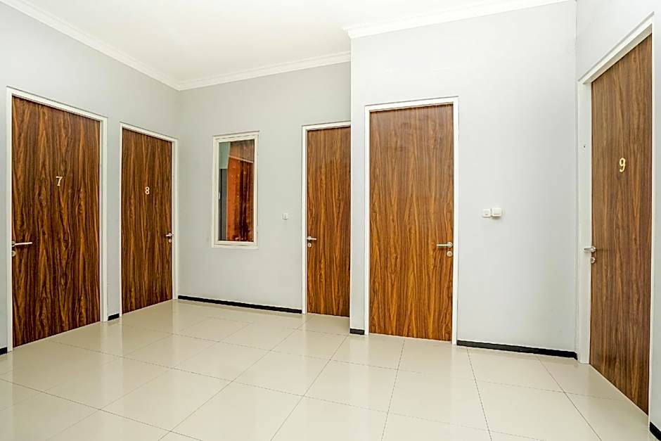 RedDoorz near Surabaya Zoo