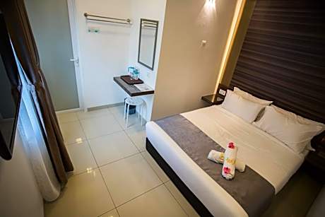 Deluxe Queen Room