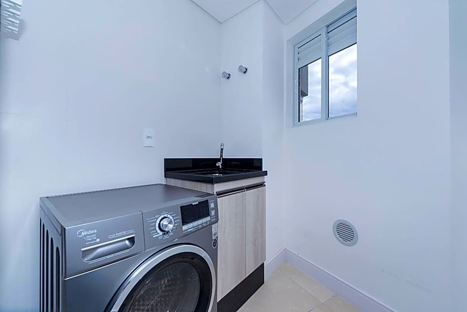 Terrazzo 401A - Apartamento 02 suítes - Acomoda até 05 pessoas - À poucos metros da praia de Bombas - (Consultar serviços de roupa de cama e banho)