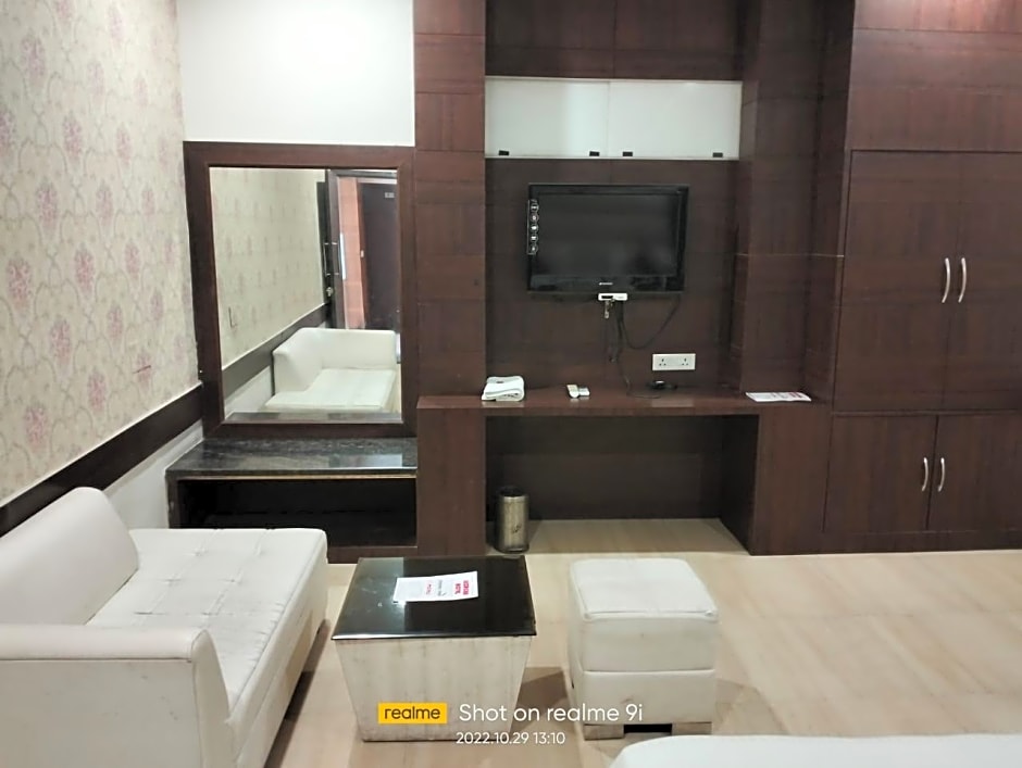 Ashoka Hotel By WB Inn