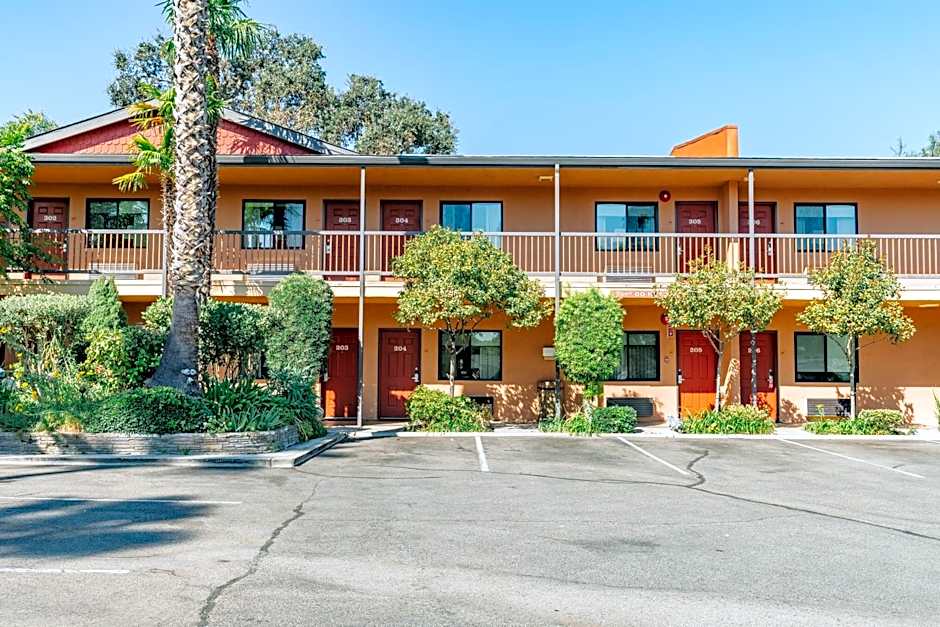 Adelaide Inn