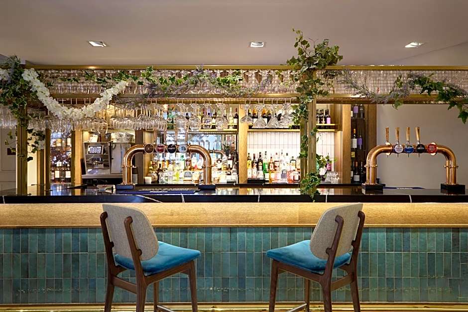DoubleTree by Hilton Dartford Bridge