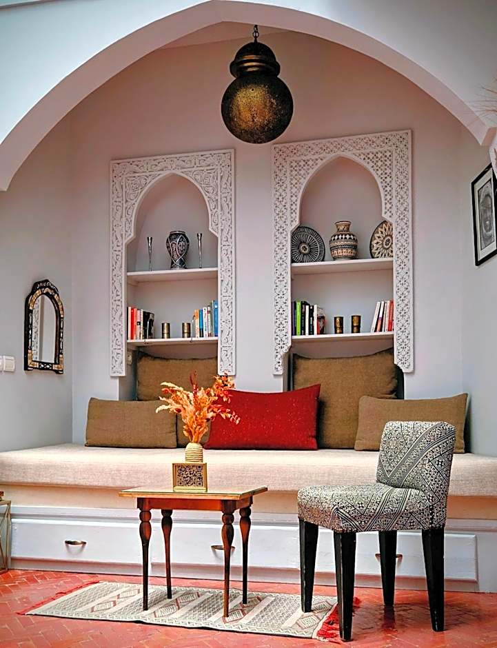 Riad Laly Tourisme Eclairé Le bijou de la medina
