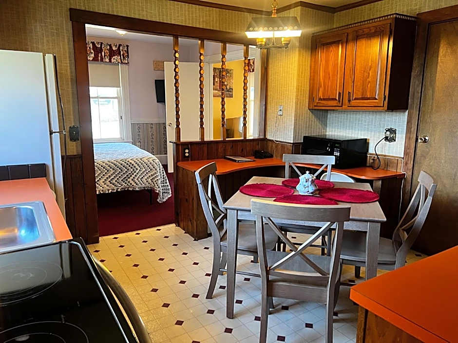 Claddagh Motel & Suites