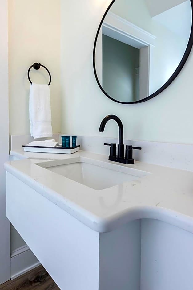 The Waverly 100 Inn at Old Beach