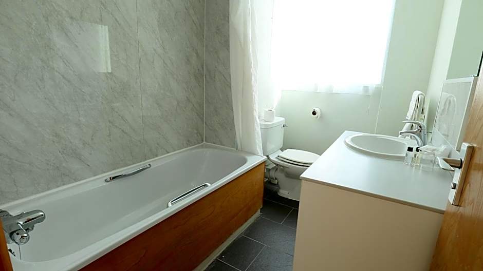Cardiff Bute Terrace Hotel By Belvilla
