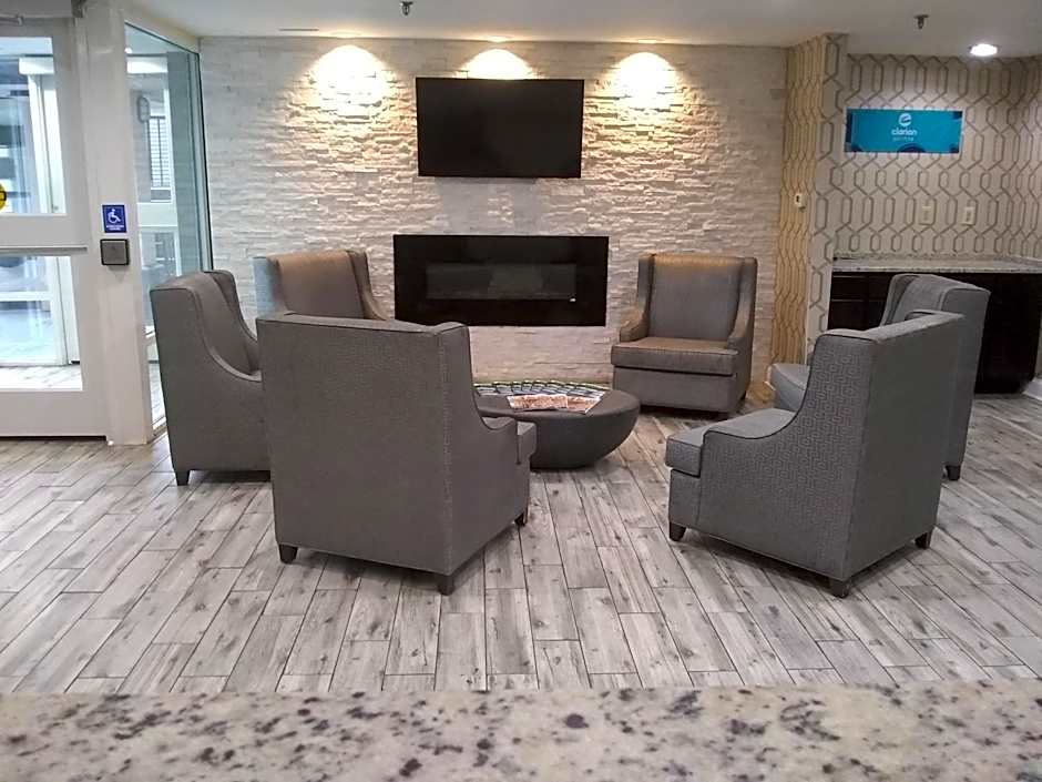 Clarion Pointe - Greensboro Coliseum Area