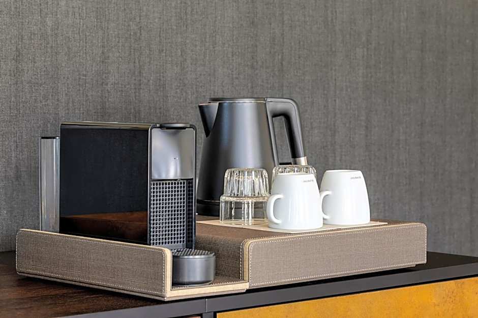 Renaissance by Marriott Amsterdam Schiphol Airport Hotel