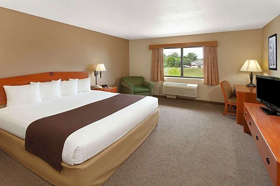Photo 1 of 4 of 1 King Bed, Mobility Accessible