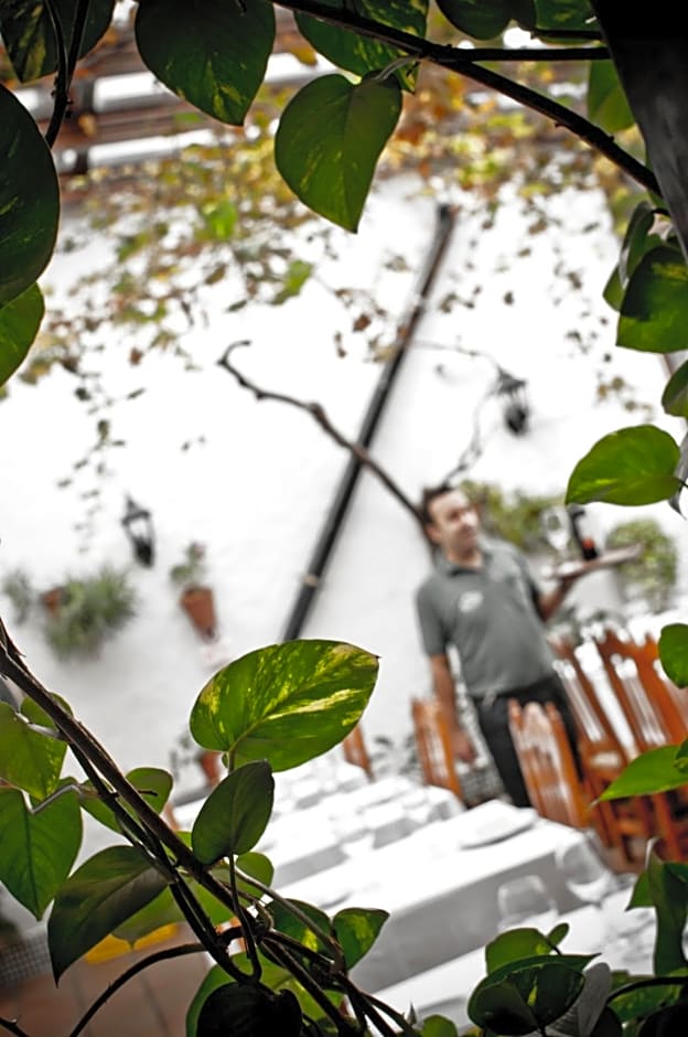 Hotel Restaurante Blanco y Verde