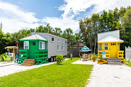 Tiny House - Green Lifeguard Stand 